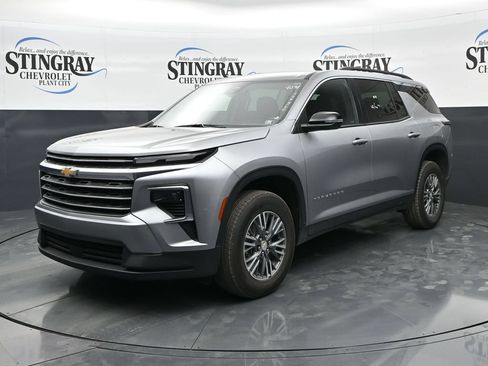 Used 2025 Chevrolet Traverse LT AWD/4WD image 3