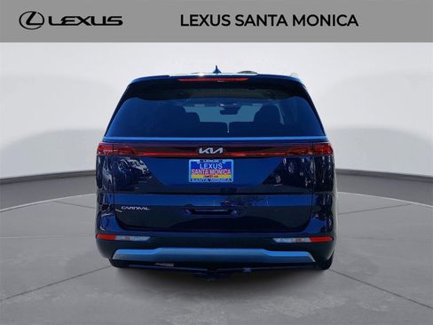 Used 2024 Kia Carnival LX image 6