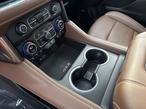 Used 2024 Chevrolet Suburban High Country w/ Advanced Technology Package image 27