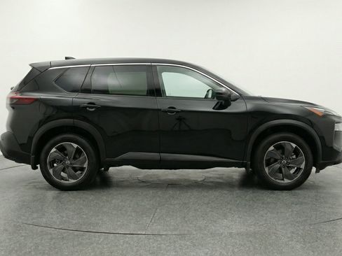 Used 2025 Nissan Rogue SV FWD image 11