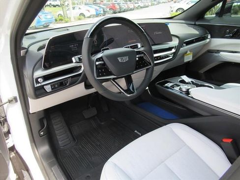 New 2026 Cadillac Lyriq Premium Luxury image 14