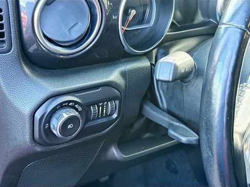 Used 2022 Jeep Wrangler Unlimited Sahara image 11