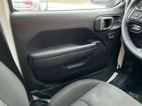 Used 2023 Jeep Wrangler Unlimited Sport image 17