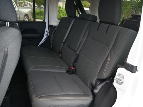 Used 2025 Jeep Wrangler Sahara image 10