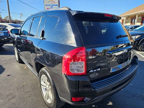 Used 2012 Jeep Compass Sport image 4