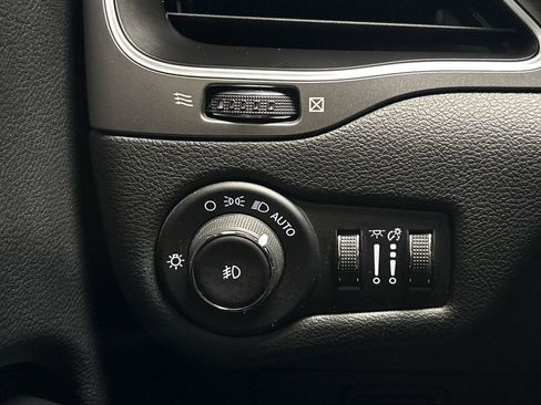 Used 2019 Jeep Cherokee Latitude Plus w/ Cold Weather Group image 48