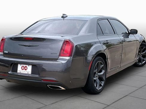 Used 2020 Chrysler 300 Touring w/ Sport Appearance Package RWD image 13