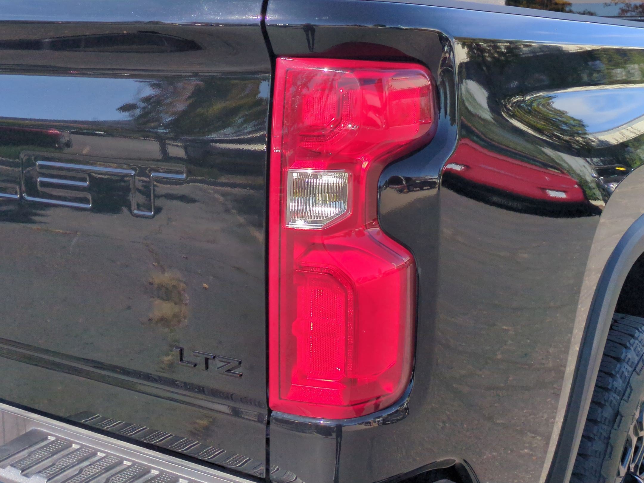 Used 2024 Chevrolet Silverado 3500 LTZ w/ LTZ Plus Package AWD/4WD image 12