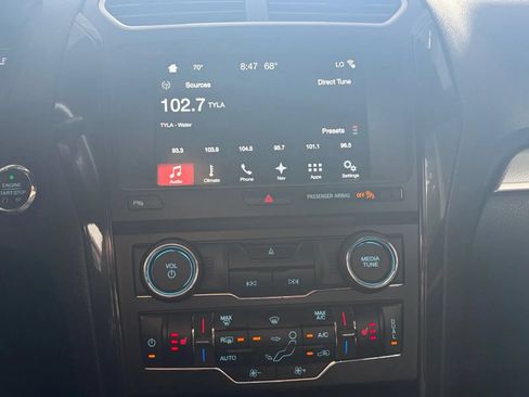 Used 2017 Ford Explorer XLT w/ Equipment Group 202A AWD/4WD image 25