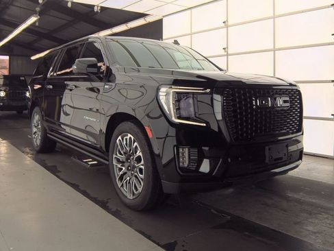 Used 2023 GMC Yukon XL Denali Ultimate image 1