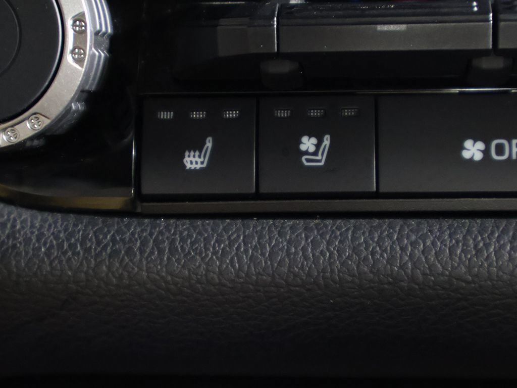 Used 2023 Toyota Tundra Limited w/ Power Package AWD/4WD image 36