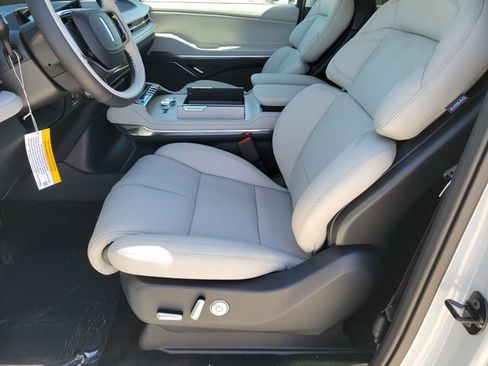 New 2026 Lincoln Navigator L Premier AWD/4WD image 6
