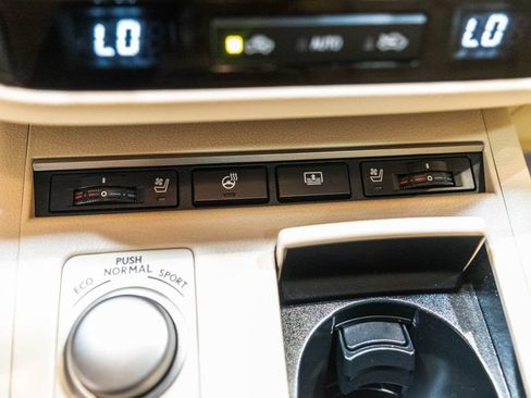 Used 2014 Lexus ES 350 w/ Luxury Package FWD image 28