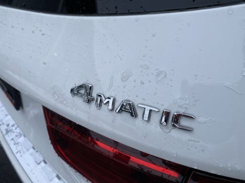 Used 2025 Mercedes-Benz GLB 250 4MATIC image 8