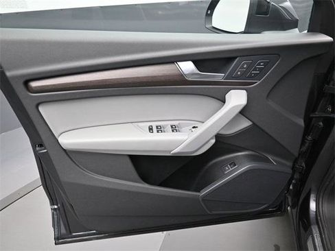 Used 2023 Audi Q5 2.0T Premium w/ Convenience Package image 11