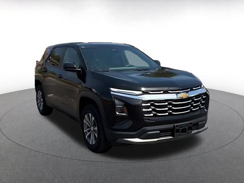 Used 2025 Chevrolet Equinox LT FWD image 3