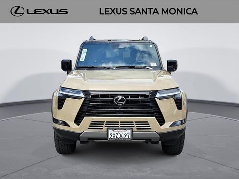 Used 2025 Lexus GX 550 AWD/4WD image 2