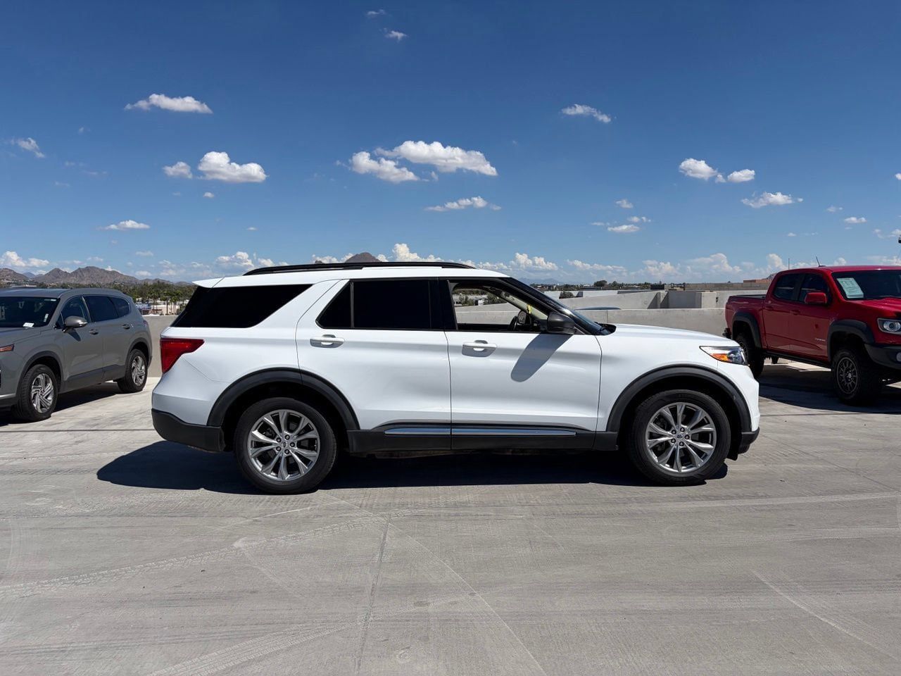 Used 2020 Ford Explorer XLT w/ Equipment Group 202A AWD/4WD image 3