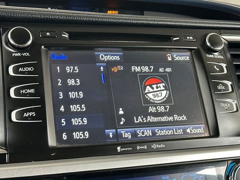 Used 2016 Toyota Highlander Plus w/ Preferred Accessory Package FWD image 26