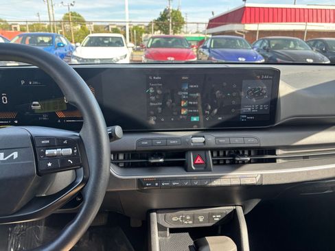 Used 2025 Kia K4 FWD image 17