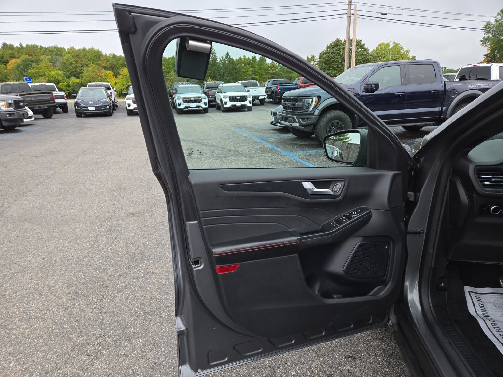 Certified 2023 Ford Escape ST-Line AWD/4WD image 5