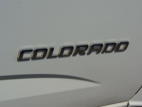 Used 2016 Chevrolet Colorado LT w/ LT Convenience Package RWD image 5
