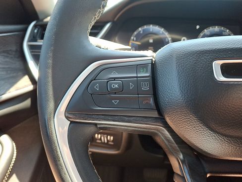 Used 2023 Jeep Grand Cherokee L Limited AWD/4WD image 24