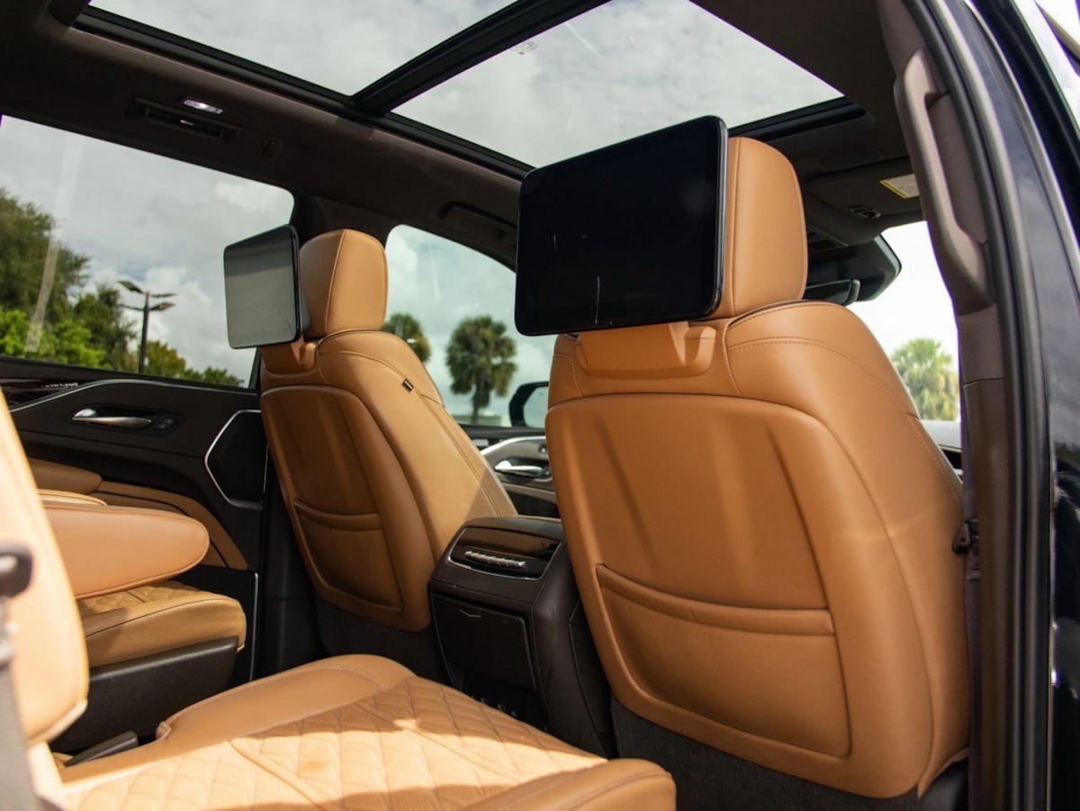 Used 2021 Cadillac Escalade Sport w/ LPO, ONYX Package RWD image 30