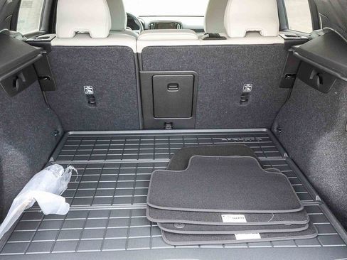 New 2026 Volvo XC40 B5 Ultra w/ Climate Package image 26