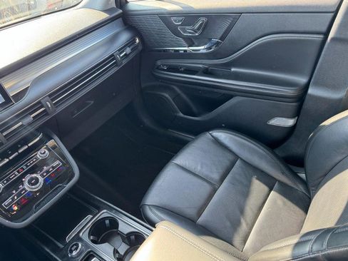 Certified 2020 Lincoln Corsair AWD w/ Premium Package image 11