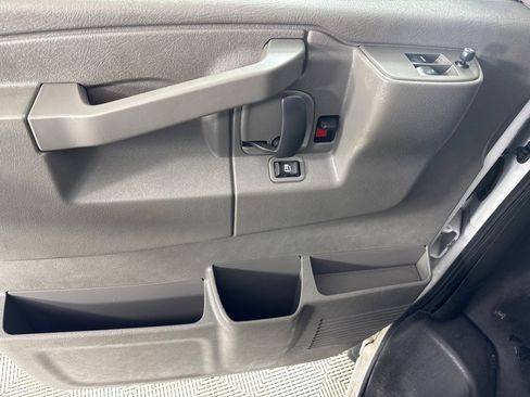 Used 2018 Chevrolet Express 3500 Extended w/ Driver Convenience Package image 10