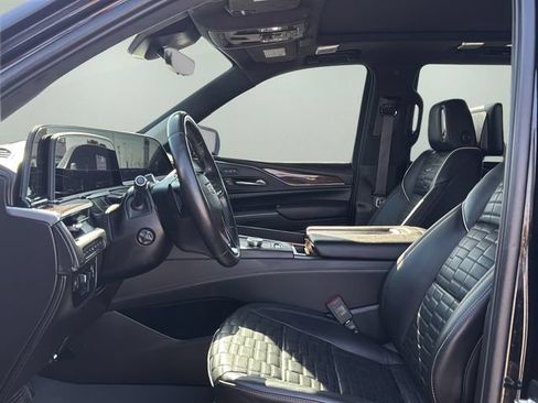 Used 2024 Cadillac Escalade Sport Platinum w/ LPO, ONYX Package AWD/4WD image 17
