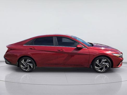 Used 2024 Hyundai Elantra SEL w/ Convenience Package FWD image 4
