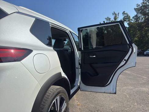 Used 2025 Nissan Rogue SL w/ SL Premium Package FWD image 20