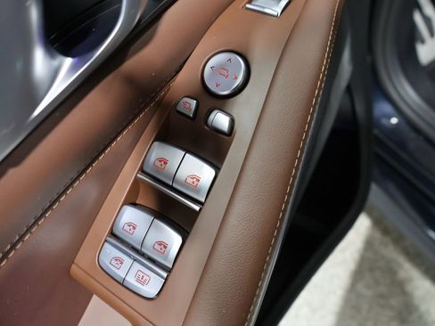 Used 2021 BMW X7 M50i image 14