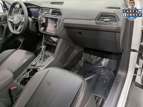 Used 2022 Volkswagen Tiguan SE w/ Panoramic Sunroof Package image 30