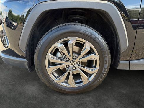 Used 2023 Toyota RAV4 XLE Premium AWD/4WD image 4