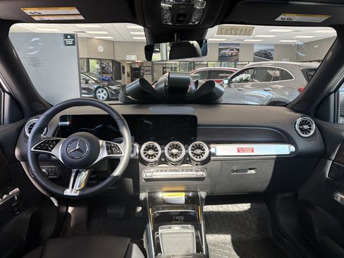 Used 2026 Mercedes-Benz GLB 250 4MATIC image 10