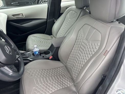 Used 2025 Toyota Corolla LE FWD image 4