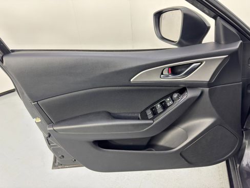 Used 2018 MAZDA MAZDA3 Sport w/ Preferred Equipment Package image 36