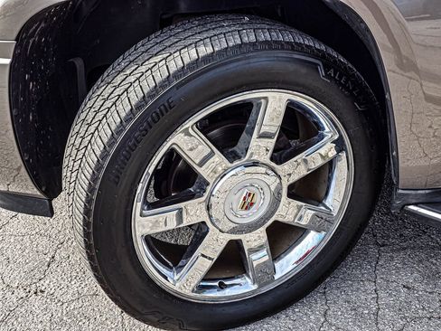 Used 2014 Cadillac Escalade Luxury AWD/4WD image 10