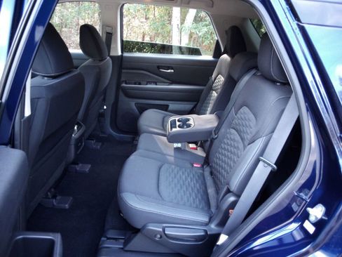 Used 2022 Nissan Pathfinder SV image 22