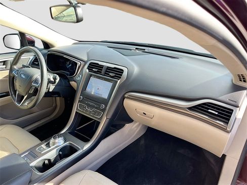 Used 2018 Ford Fusion SE w/ Fusion SE Technology Package image 28