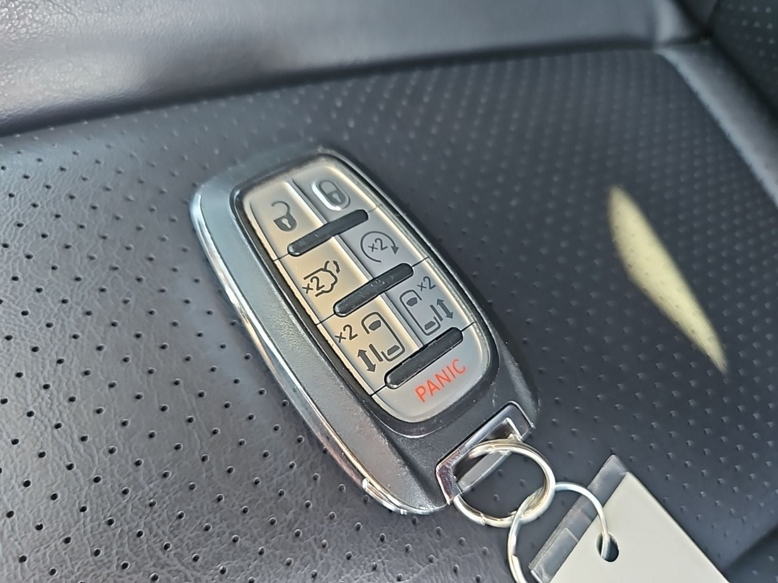 Used 2023 Chrysler Pacifica Touring-L FWD image 9