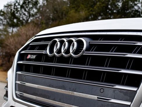 Used 2019 Audi SQ5 Premium Plus w/ Premium Plus Package image 3