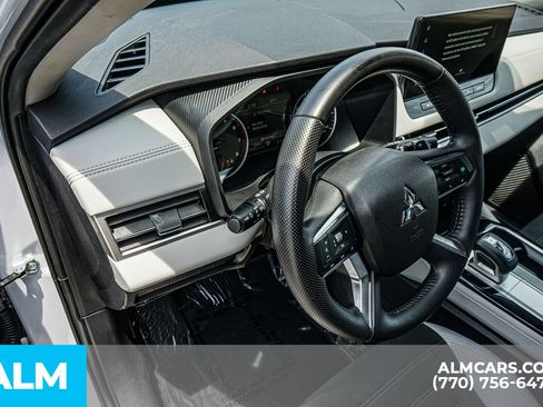 Used 2025 Mitsubishi Outlander SE FWD image 40
