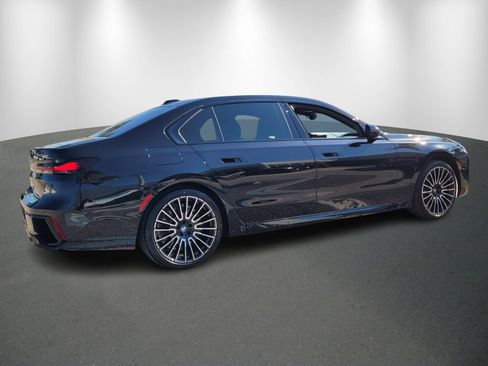 Used 2026 BMW 740i w/ Executive Package image 7