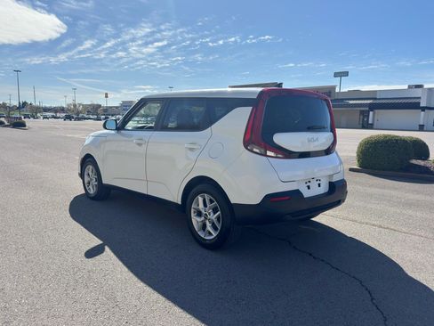 Used 2022 Kia Soul LX w/ Technology Package FWD image 3