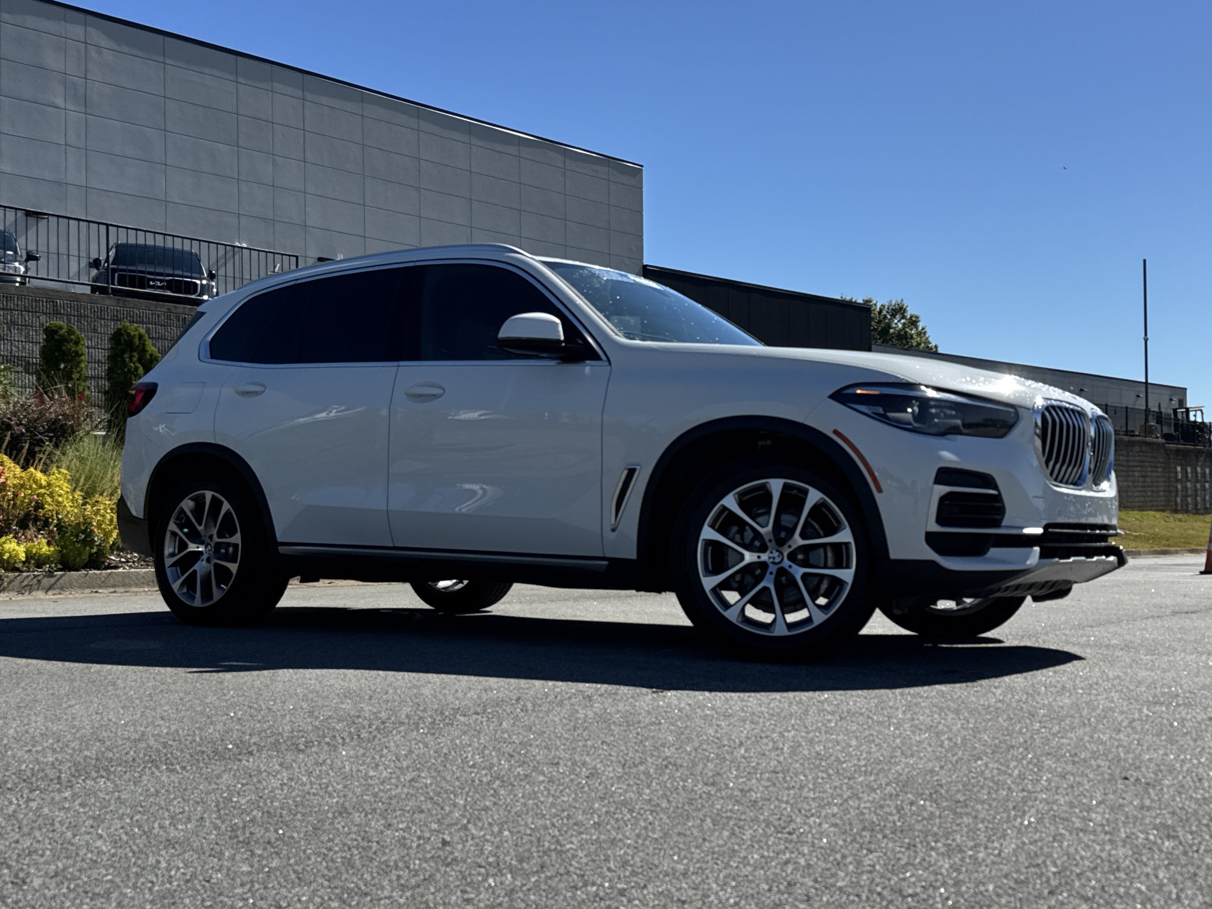 Used 2022 BMW X5 xDrive40i AWD/4WD image 2