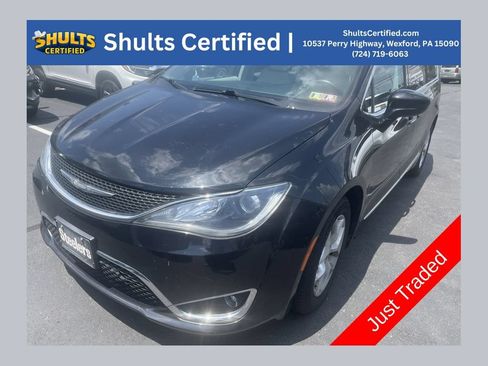 Used 2017 Chrysler Pacifica Touring-L w/ Tire & Wheel Group FWD image 1